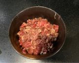 蒜味洋蔥牛肉炒麵的食譜步驟1照片