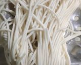 A picture of step 1 of Spicy Tangy Linguine Pasta.