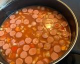 Foto del paso 2 de la receta: Arroz amarillo con salchichas y habichuelas