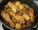 Foto del paso 5 de la receta: Jamoncitos de pollo estofados con patatas y champiñones