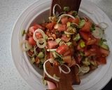 Foto del paso 3 de la receta: Ensalada de tomates con cebollín y palta