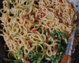 Foto langkah ke 3 dari resep Mie Kangkung Belacan.