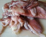 Foto del paso 1 de la receta: Bacalao skrei con calamares rellenos
