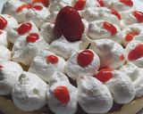 Foto del paso 5 de la receta: Tarta con Crema de Frutilla y Crema Chantilly
