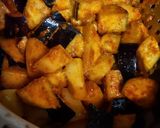 A picture of step 2 of Baingan Aloo Mix.