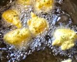 A picture of step 4 of Palak alu bhajiya.