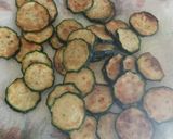 A picture of step 3 of Zucchine crisps.
