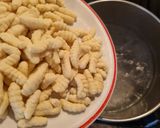 Foto del passaggio 3 della ricetta Cavatelli fatti in casa con tonno & Co