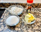 Foto del paso 1 de la receta: Pastel de plátano y dulce de leche con cobertura crujiente