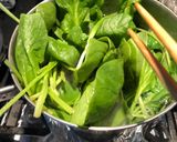 Hình bước làm 1 của món Salad rau chân vịt kiểu Hàn - công thức maangchi