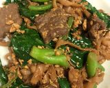 รูปขั้นตอนการทำที่ 3 ของ ผัดซีอิ๊วคีโต (Stir fried noodles in soy sauce KETO)