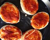 A picture of step 3 of Mini pizzas.
