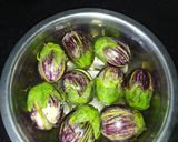 A picture of step 1 of Bharwa Masala baingan.