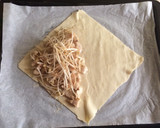 Foto del paso 5 de la receta: Empanada de pollo y brotes de soja
