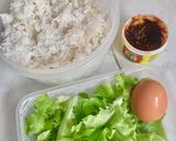 รูปขั้นตอนการทำที่ 1 ของ ข้าวผัดน้ำพริกเผาไข่เจียวผักสลัด