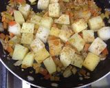 Foto del paso 3 de la receta: Chuleta de cerdo al agri dulce y papas con vegetales salteadas a la especia
