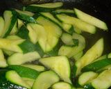 Zöldséges, sajtos, sonkás penne recept fázis 1 fotója