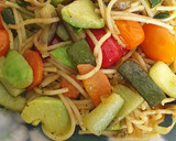 Foto del paso 4 de la receta: Espaguetis salteados con verduras curry y mostaza