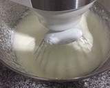 Foto del paso 2 de la receta: Relleno de queso para bizcochos y tartas 