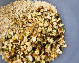 ઓટ્સ ચીક્કી (ગ્રેનોલા બાર) (Granola Bar Recipe in Gujarati) રેસીપી સ્ટેપ2ફોટો