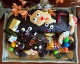 Hình bước làm 4 của món Hộp châu báu của ma quỷ Halloween