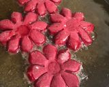 Gambar langkah 5 resipi Donut Bunga Red Velvet.