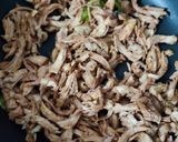 Foto langkah ke 4 dari resep Ayam Suwir Terasi.