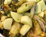 Gambar langkah 2 resipi Ayam Masak Lemak Cili Api.