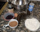 Foto del paso 1 de la receta: Galletitas de banana, chocolate y arándanos, sin azúcar y sin tacc