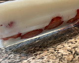 Foto del paso 2 de la receta: Gelatina Keto de Yogurt con fresas
