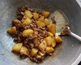 Foto langkah ke 4 dari resep Kentang Daging Kecap.