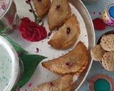 मावा गुजिया (Mawa Gujiya Recipe In Marathi) रेसिपी स्टेप 13 फोटो 