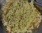 Foto langkah ke 5 dari resep Indomie Goreng Nyemek.