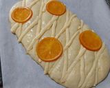 Foto del paso 6 de la receta Coca de Sant Joan 2025 v2: Crema, piñones, naranja confitada y azúcar humedecida en anís