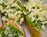 चीज़ ग्रीन कोरिएंडर गार्लिक ब्रेड इन किड्स टिफिन (एयर फ्रायर में) Cheese Green Coriander Garlic Bread in Kids Tiffin रेसिपी चरण 5 फोटो