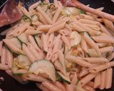 Foto del paso 12 de la receta: Pasta con zapallito italiano y sus flores