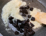 Foto del paso 4 de la receta: Tarta de acelga y pasas