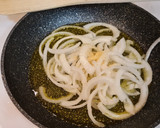 Foto del paso 2 de la receta: Salteado de lomo de cerdo con cebolla y pimientos