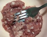 รูปขั้นตอนการทำที่ 1 ของ ไข่เจียวหมูสับ