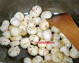 A picture of step 1 of Makhana Rose Halwa.