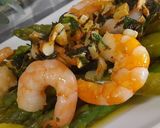 Foto del paso 4 de la receta: Espárragos con langostinos