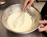 Meggyes-mákos pite krembl tésztával recept fázis 4 fotója