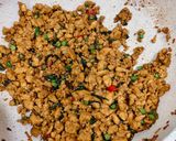 Foto langkah ke 6 dari resep Pad Kra Pao Gaiผัดกระเพราไก่ / Thai Chicken Basil.
