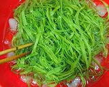 Hình bước làm 1 của món Nộm rau muống