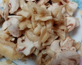 Foto del paso 3 de la receta: Salteado de pechuga con patatas y champiñones