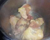 Foto del paso 3 de la receta: Fricasé de pollo con crema de su misma salsa