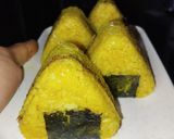Foto langkah ke 5 dari resep Onigiri Nasi Kuning.