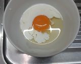 รูปขั้นตอนการทำที่ 1 ของ ออมเล็ตสีสัน (Colored Omelette)