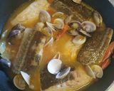 Foto del paso 5 de la receta: Bacalao en salsa con gambas y almejas