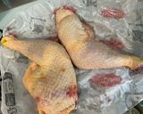 Une image de l'étape 4 de Cuisses de poulet fermier aux herbes aromatiques et ail rose en chemise.